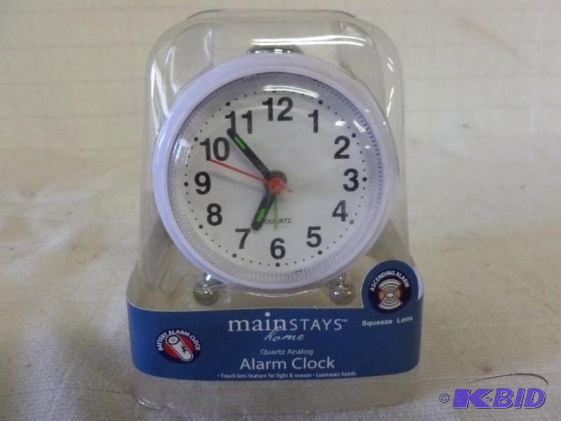 lot 125 image: Mainstays Home quartz analog alarm clock, new...
