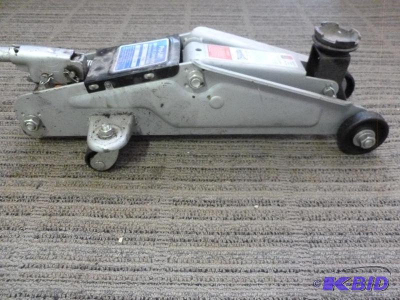 lot 127 image: Pro-Lift 3300 lbs. hydraulic jack model F-362...
