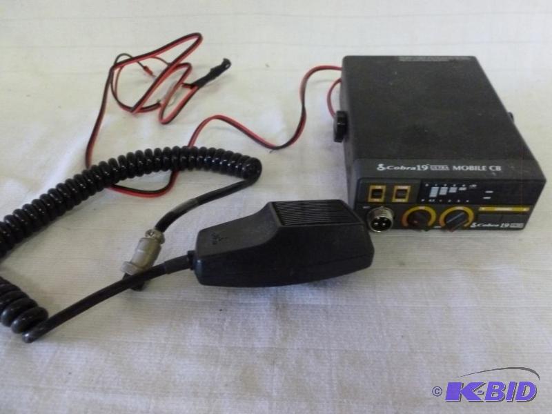 lot 129 image: Cobra 19 ultra cb radio....
