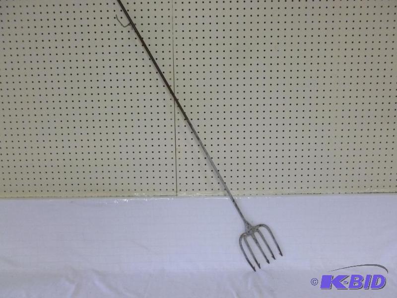 lot 14 image: Heavy duty five tine dark house fishing spear...