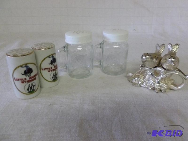 lot 154 image: Lot of three collectible salt and pepper shak...