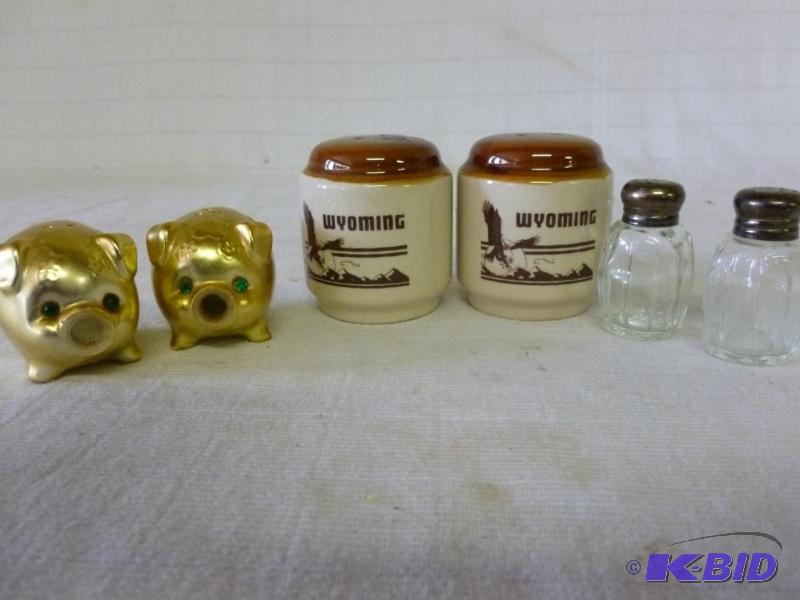lot 156 image: Lot of three collectible salt and pepper shak...