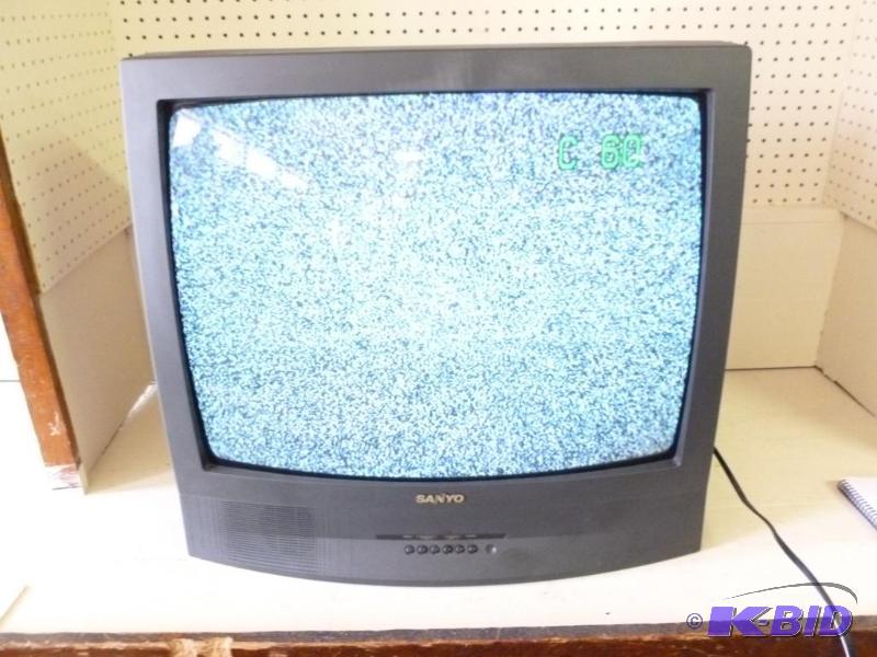 lot 193 image: Sanyo 26" color t.v with remote, good wo...