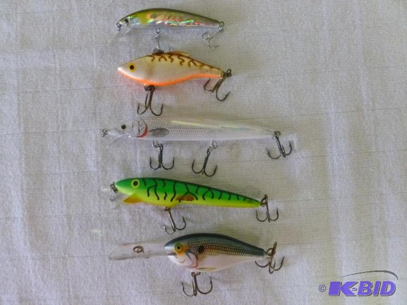 lot 32 image: Lot of five large fishing crank baits, good u...