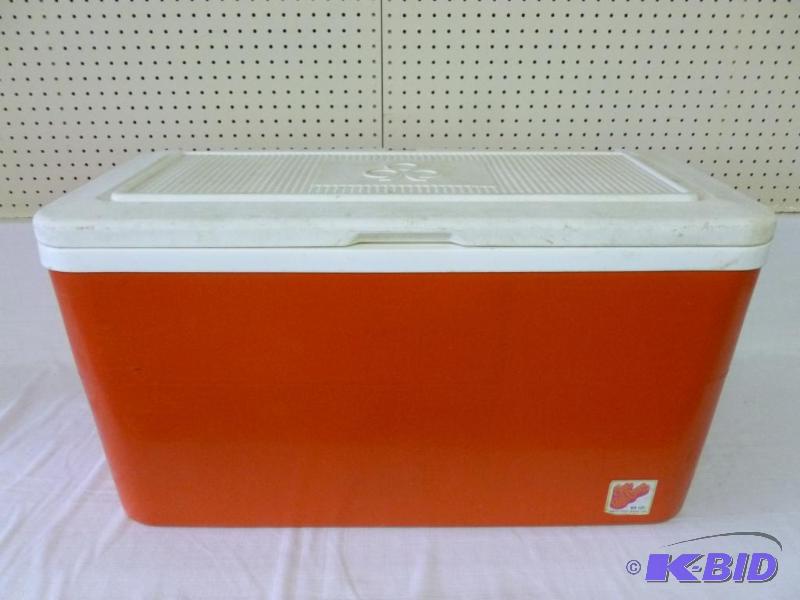 lot 50 image: Large " The Cool Ones " 101 quart c...