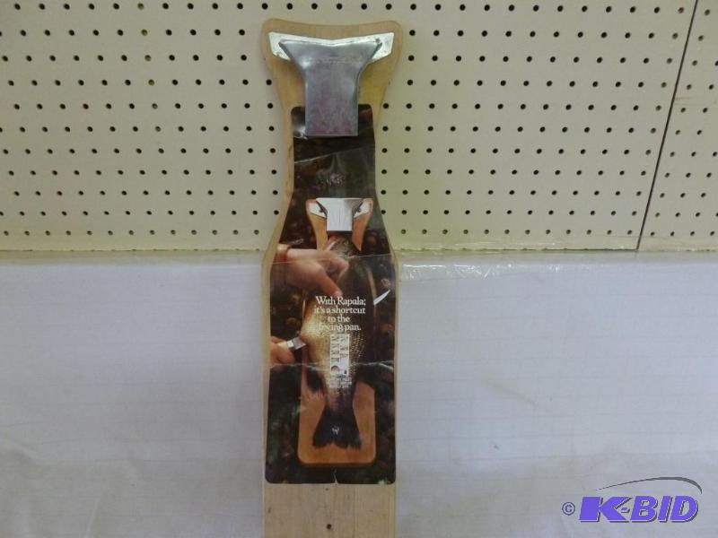 lot 54 image: Normark wood fish cleaning board, measures 23...