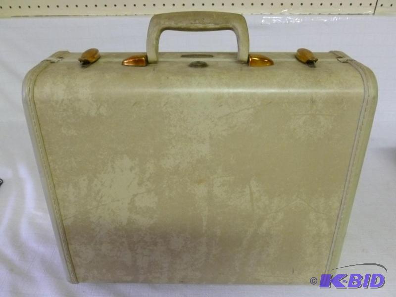 lot 80 image: Vintage Samsonite hard shell carry on suite c...