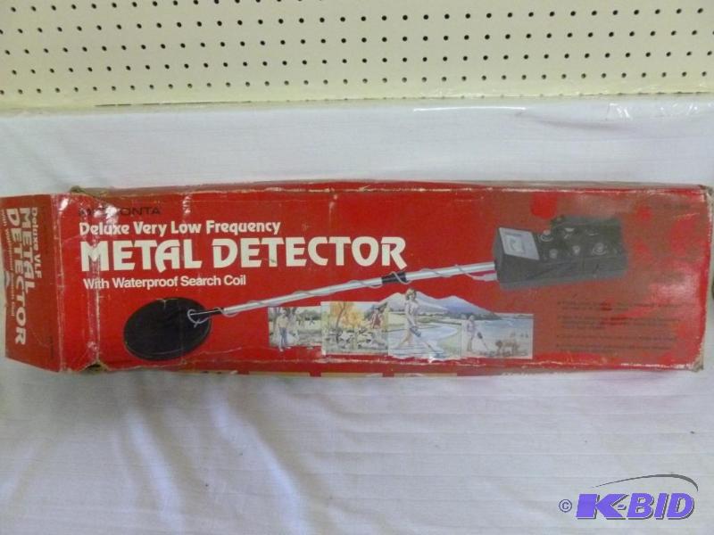 lot 82 image: Micronta deluxe very low frequency&nbspmetal...