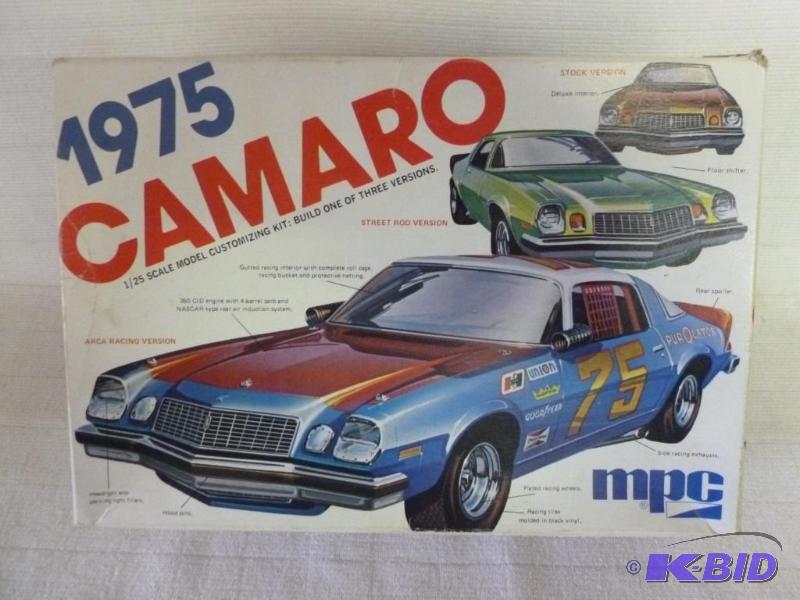 lot 89 image: Vintage MPC 1975 Camaro 125 scale model kit....