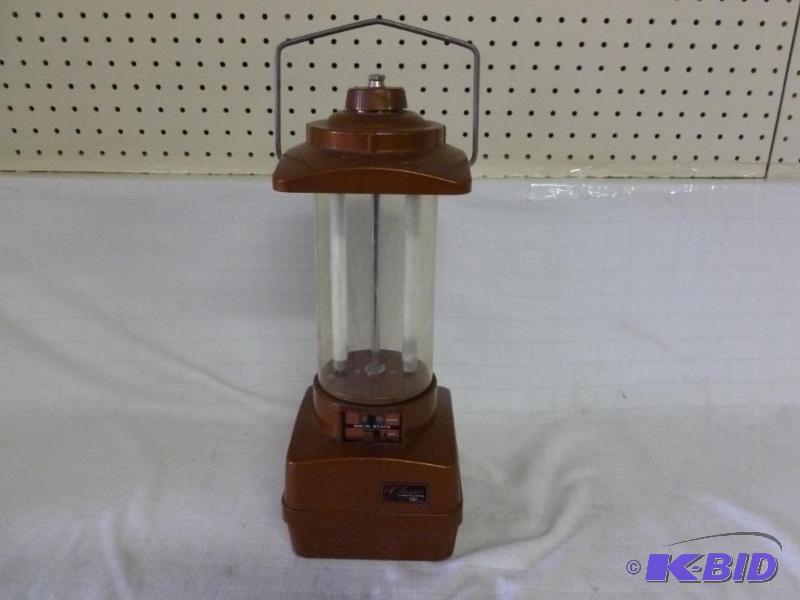 lot 97 image: Ray O Vac Classic battery operated lantern, m...