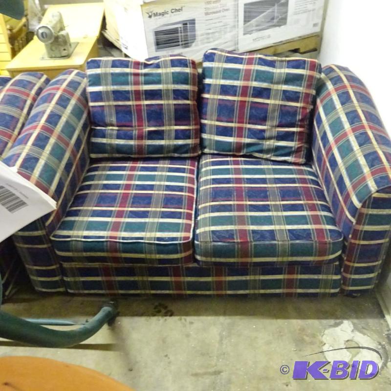 lot 106 image: Matching couch and love seat. No tares...
