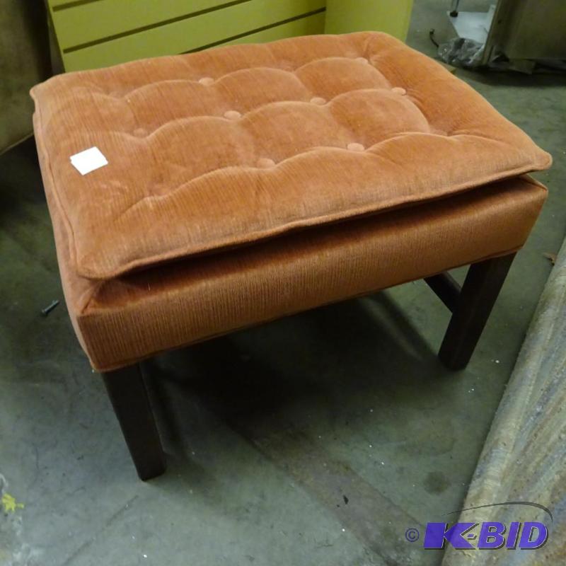 lot 117 image: Cushioned stool. 24 x 18 x 18...