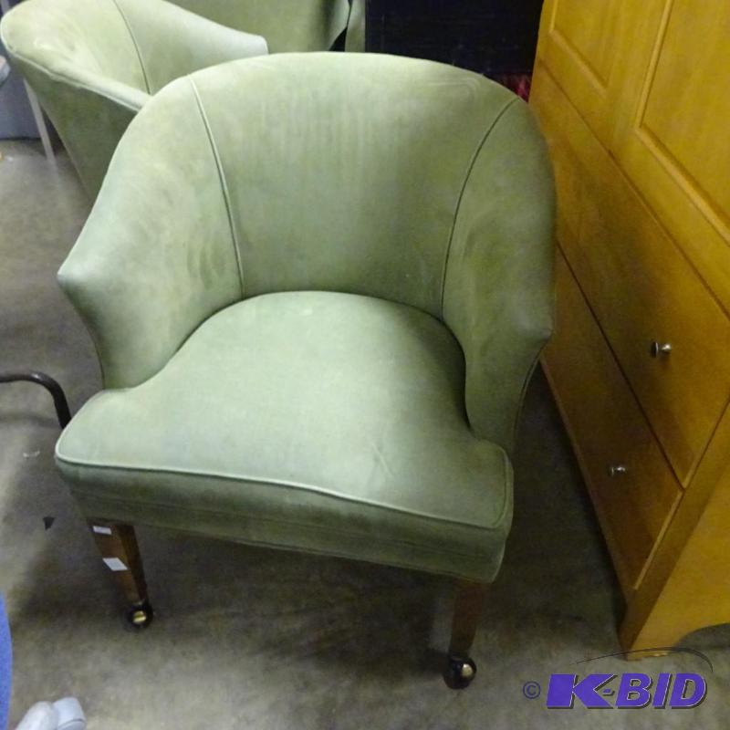 lot 127 image: 4 matching cushioned chairs on wheels...