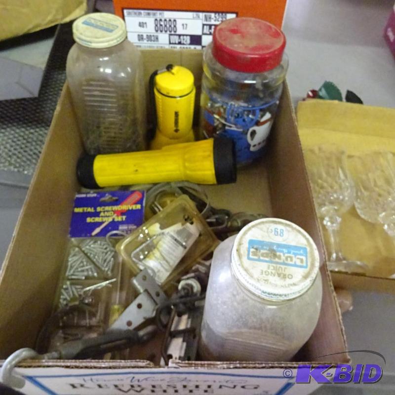lot 17 image: Box of misc hardware...