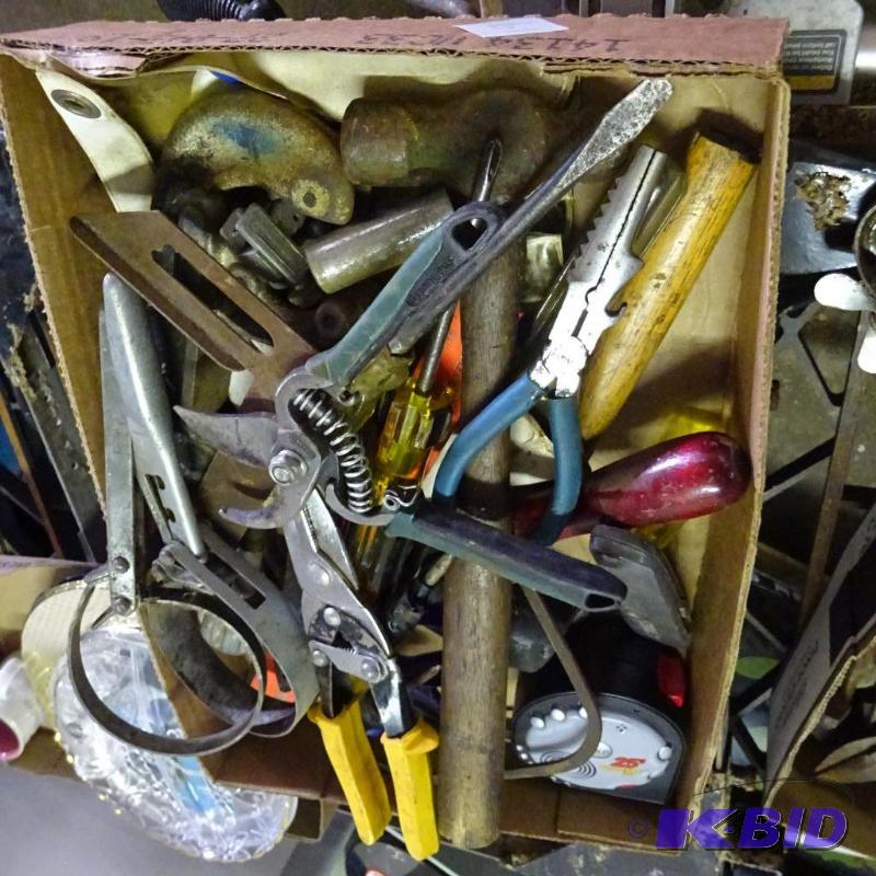 lot 19 image: Box of misc tools...