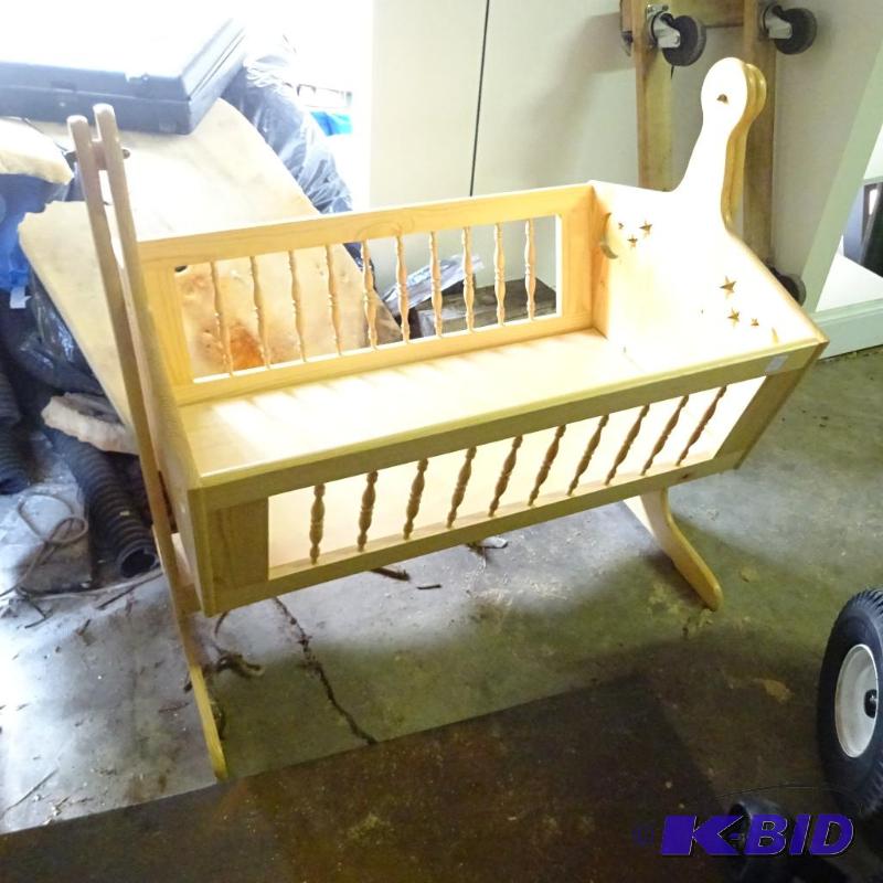 lot 2 image: Wood baby rocking cradle. Solid wood. Very ni...