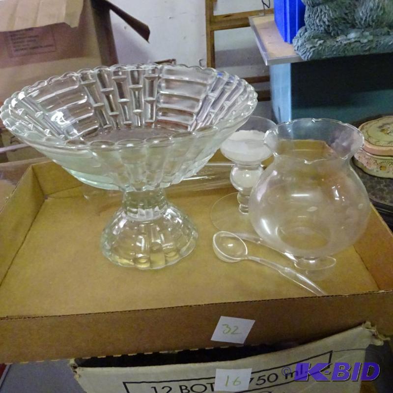 lot 32 image: Decorative glass pedestal bowl and more...