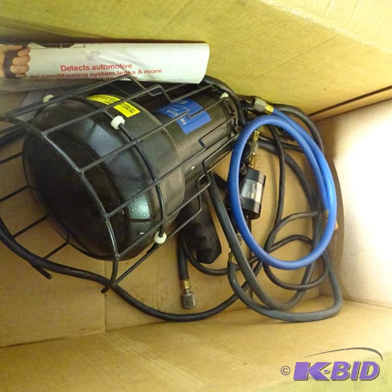 lot 48 image: Everco fluorescent auto leak tracer system...