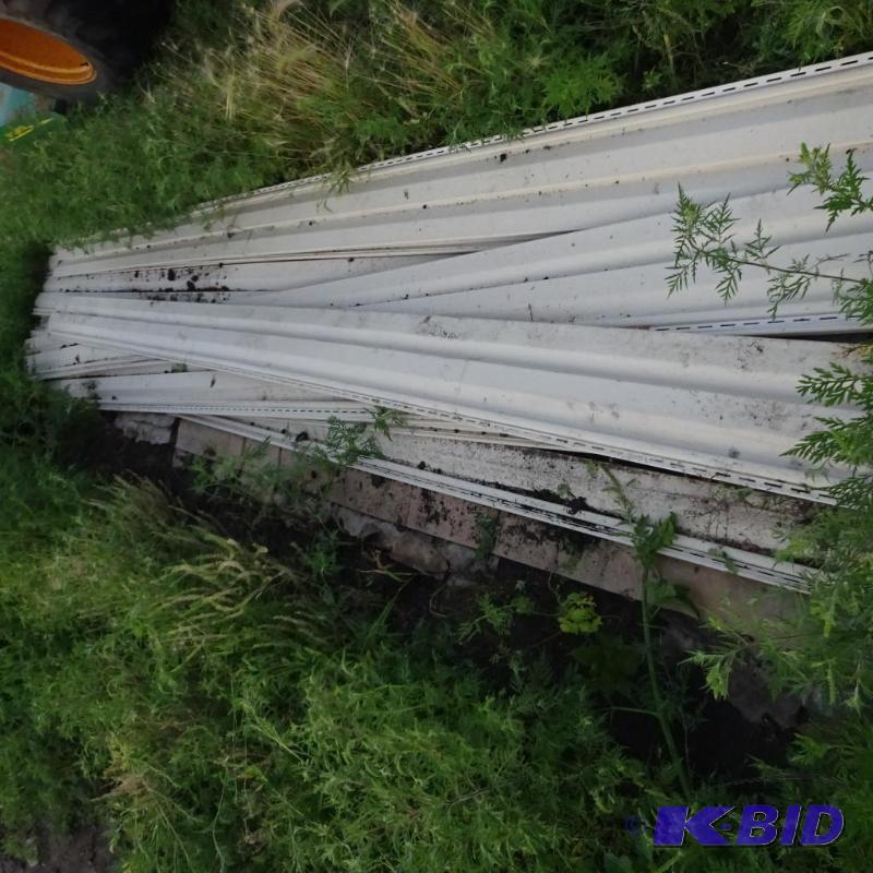 lot 6 image: Vinyl siding...