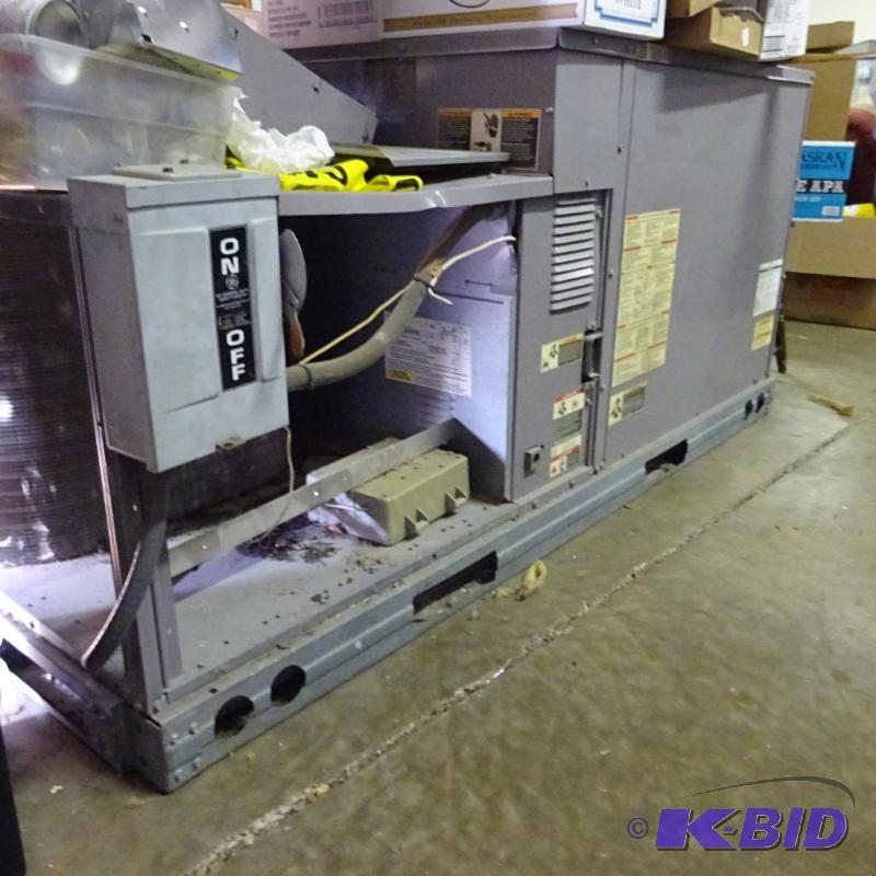 lot 79 image: Carrier roof top AC unit. 208230 3 phase. M...