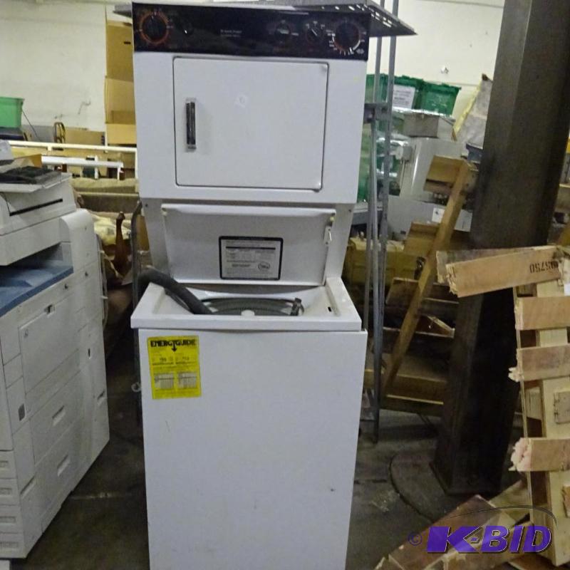 lot 82 image: GE washer dryer unit....