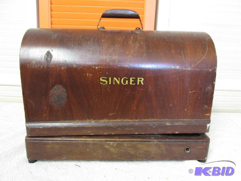 Singer Sewing Machine in Wooden Case