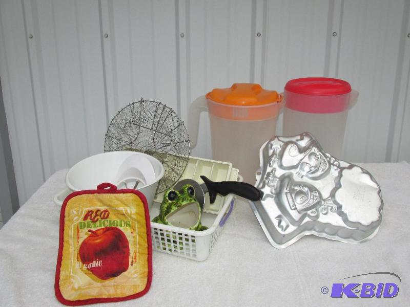 Nice Grouping of Kitchen Items