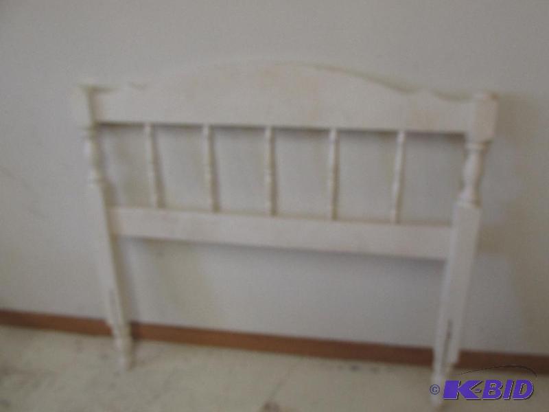 White Wooden Head and Foot Board for Twin Bed