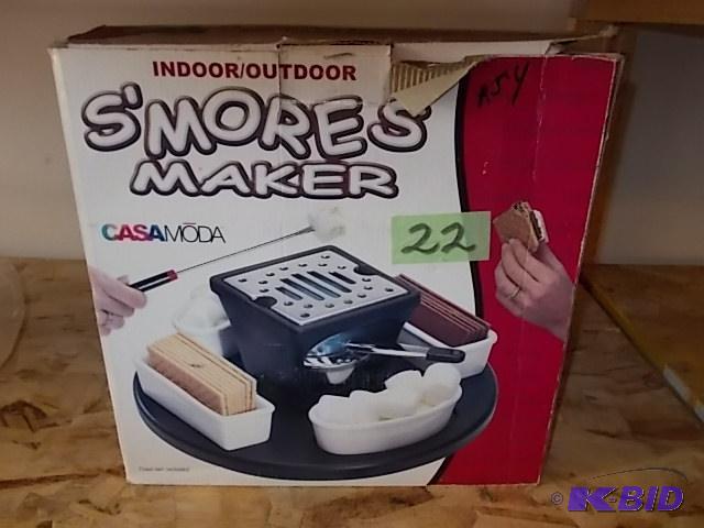 IndoorOutdoor Smores Maker ( Looks New In Bo...