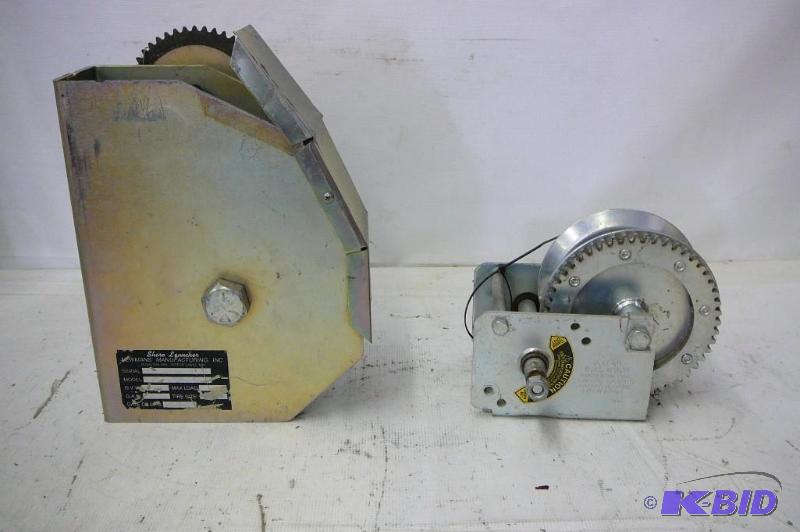 lot 36 image: Pair of winches 1 Fulton 1550lbs&nbspboat wi...