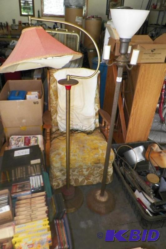 lot 10 image: 2 Lamps