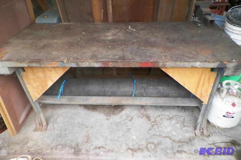 lot 25 image: Antique Work Table w6 Vice