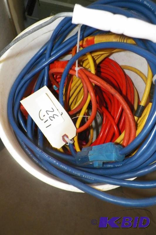 lot 32 image: 5 Extension Cords