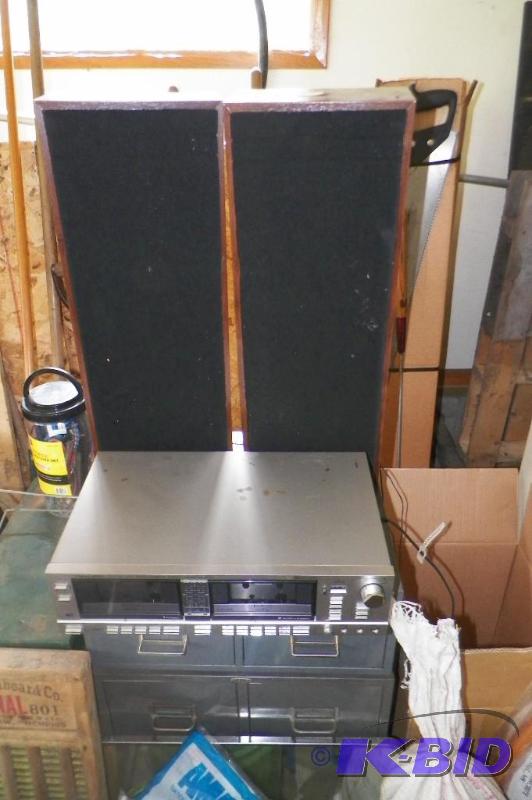 lot 52 image: 2 Speakers wRealistic Cassette Player