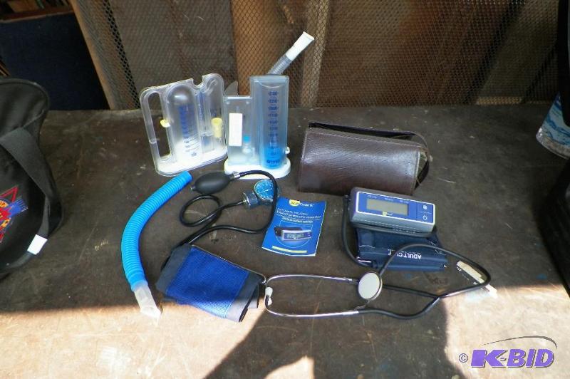 lot 61 image: Sunmark Automatic Inflation Blood Pressure Monitor, Manuel Blood Pressure Tester, & Stethoscope