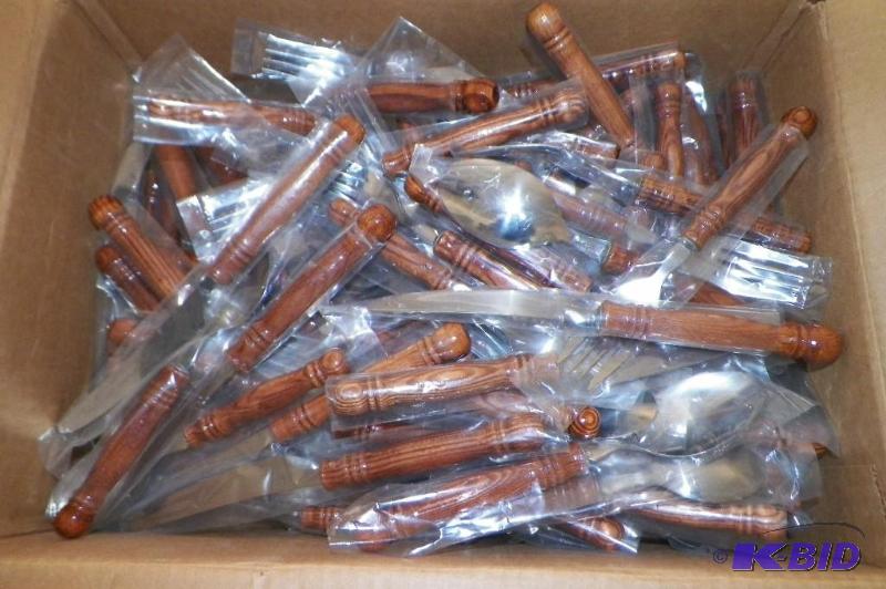lot 76 image: Box of Silverware