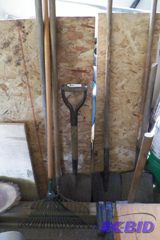 lot 90 image: 2 Rakes, 1 Hoe, 4 Shovels, 1 Pitchfork, & 1 Sledge Hammer