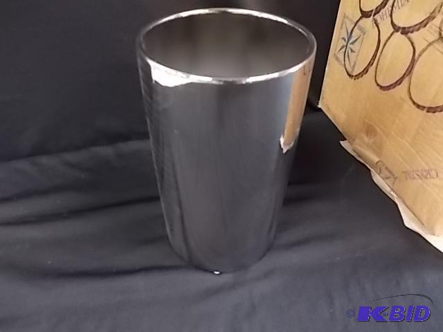 lot 186 image: (7) 8.5" x 5" Silver Cylinder...