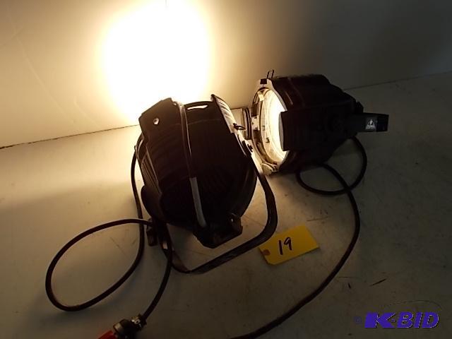 lot 19 image: (2) Behringer Ultra Par UP1000 575 Watt Par L...