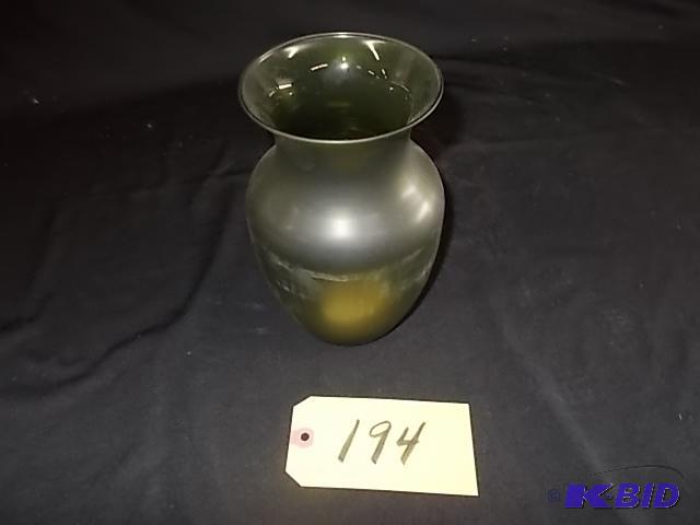 lot 194 image: (17) 8" Green Vase...