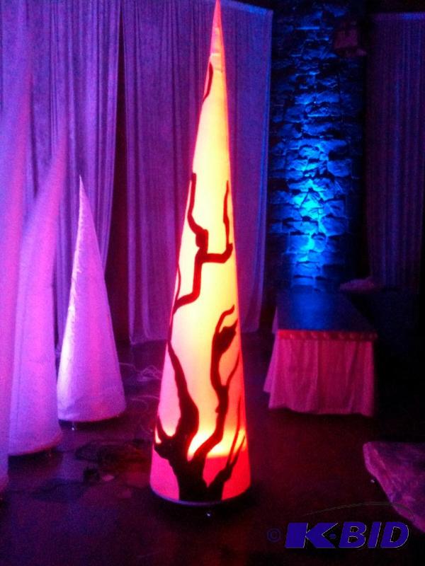 lot 232 image: 3D Inflatable White Cone - 15 with Spook Tre...