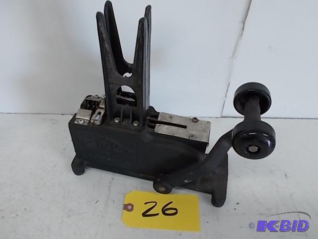 lot 26 image: BK Floral Pick Machine, Works...