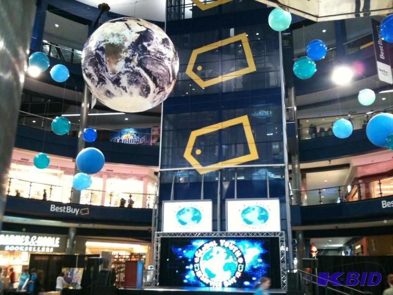lot 271 image: 3D Inflatable Earth 10ft...