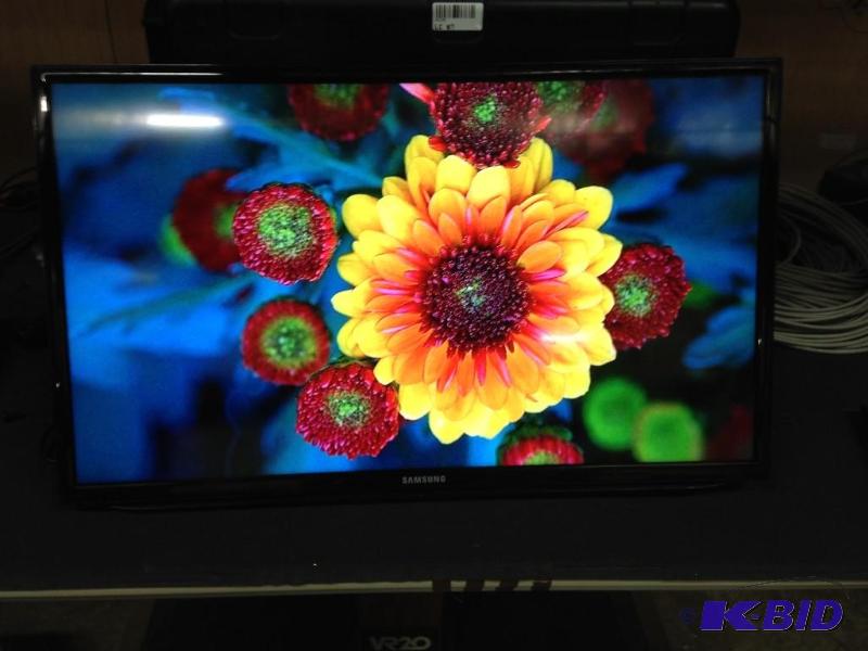 lot 351 image: Samsung TV, 32"...