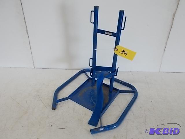 lot 38 image: Conwin Helium Tank Stand...