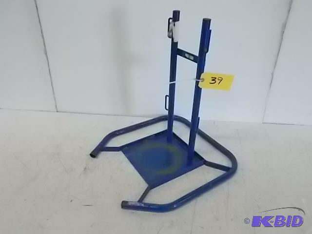 lot 39 image: Conwin Helium Tank Stand...