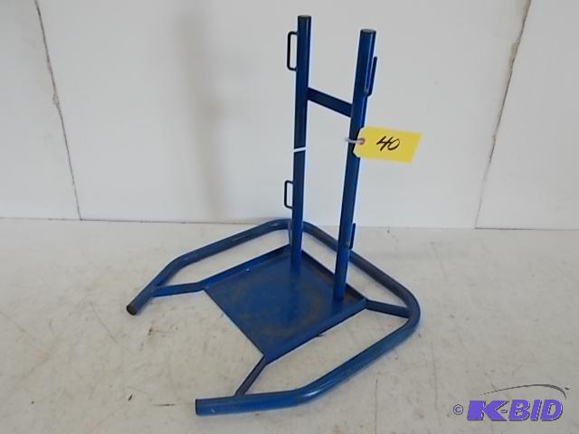 lot 40 image: Conwin Helium Tank Stand...