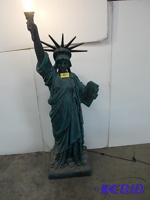 lot 47 image: 7 12 Statue of Liberty...