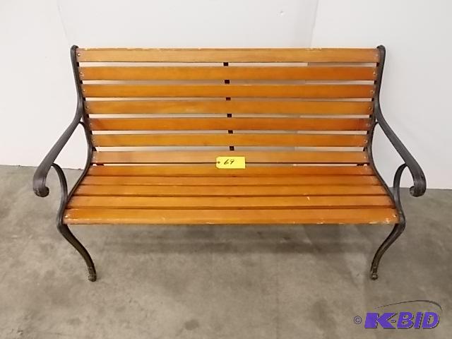 lot 69 image: 4 Park Bench...