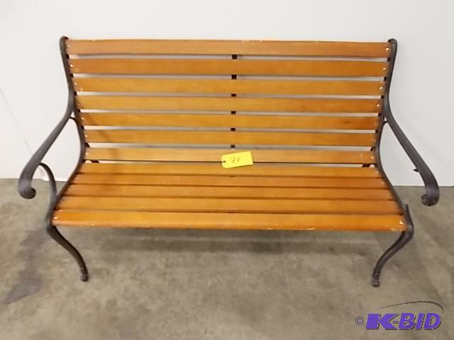 lot 71 image: 4 Park Bench...